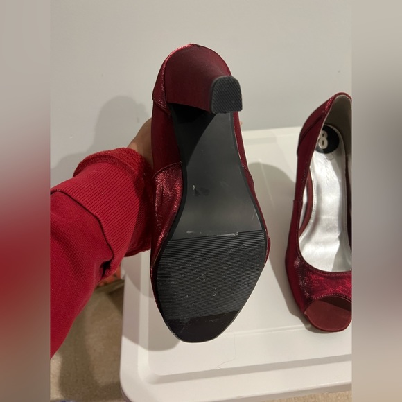 Jessica Maroon Satin Heels Size 8 - Picture 3 of 4